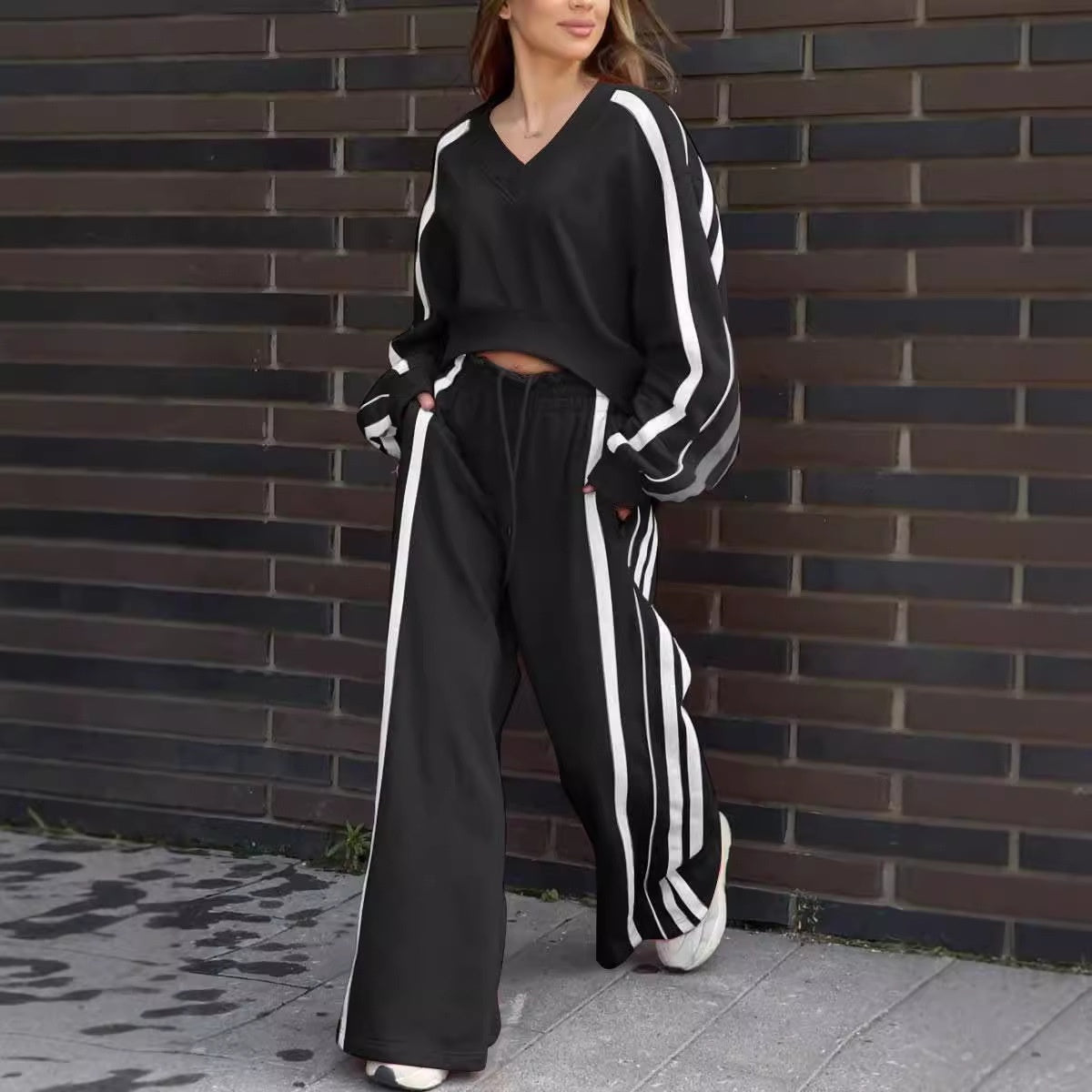 2-teiliges Set: Sweatshirt mit V-Ausschnitt und Hose mit weitem Bein